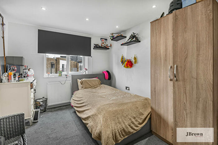 2 Bedroom Apartment For Sale In Sumner Road, Croydon, Surrey, CR0