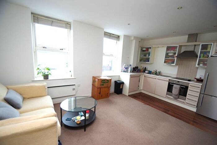 1 Bedroom Flat To Rent In Woodford Road, Watford, WD17