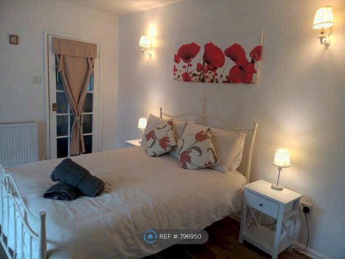 1 Bedroom Bungalow To Rent In High Street, Burwash, Etchingham, TN19