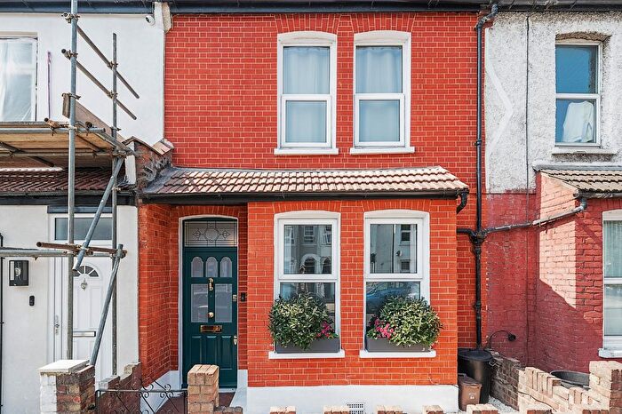 3 Bedroom Terraced House For Sale In Blackshaw Road, London, SW17