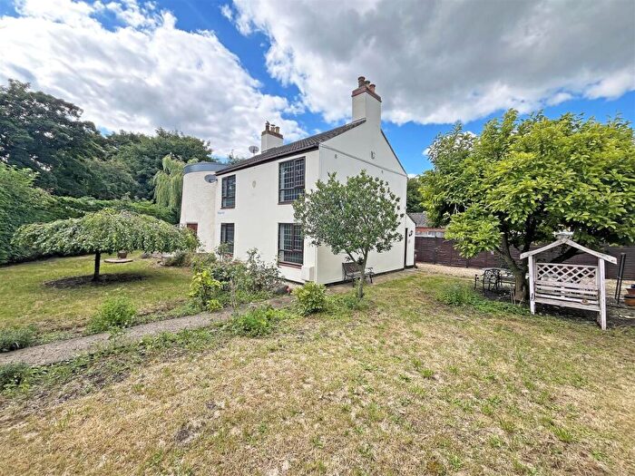 4 Bedroom Detached House For Sale In Broadway, Crowland, Peterborough, PE6