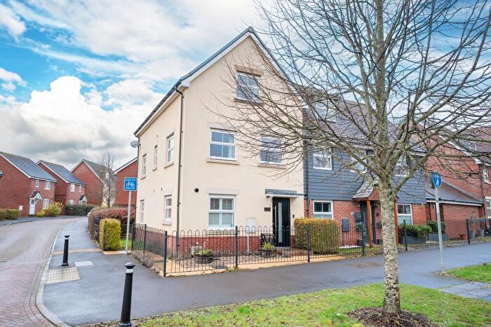 3 Bedroom Semi Detached House For Sale In Woolwich Way, Andover, SP11