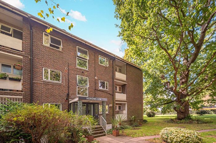 3 Bedroom Flat To Rent In Sheldon Avenue, Highgate, London, N6