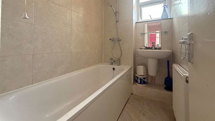3 Bedroom Property For Sale In Arrowscout Walk, Northolt, UB5