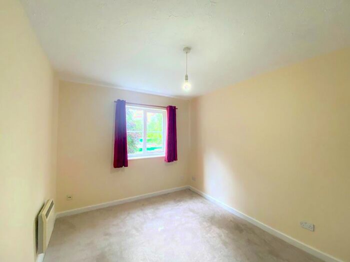 2 Bedroom Flat For Sale In Gisburne Way, Watford, WD24