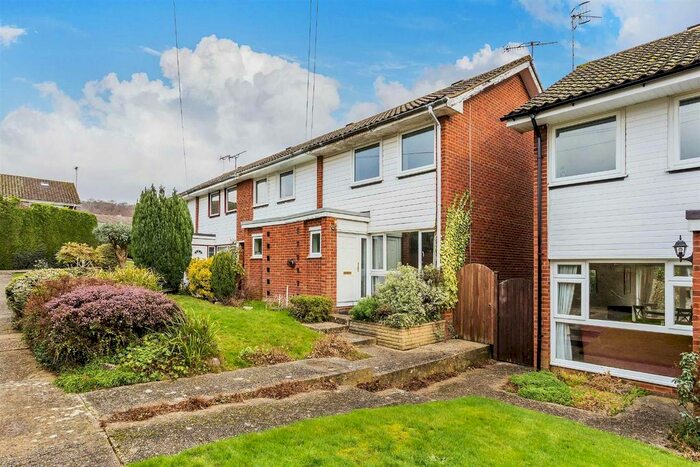 2 Bedroom End Of Terrace House To Rent In Home Park, Hurst Green, Oxted, RH8