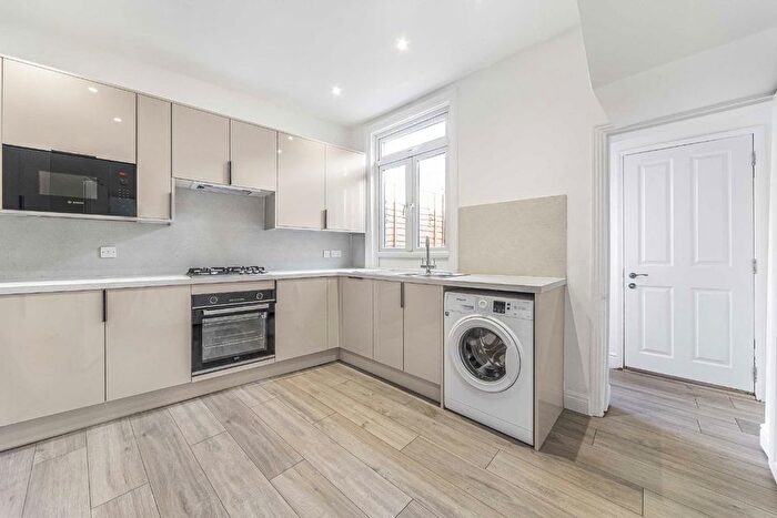 3 Bedroom Terraced House To Rent In Hambro Road, Streatham, SW16