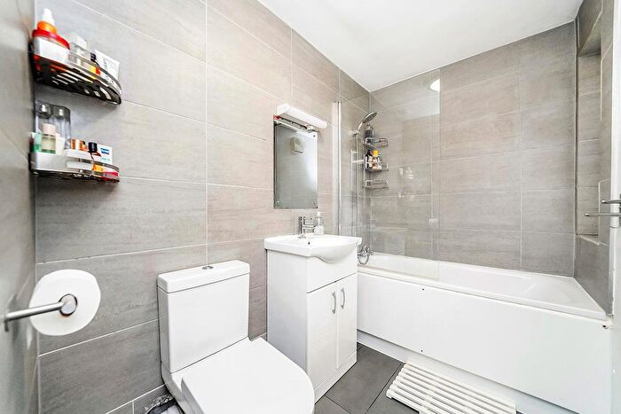 1 Bedroom Flat To Rent In Spanby Road, London, E3