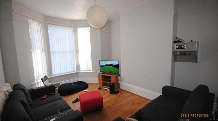 6 Bedroom House To Rent In Delph Mount, Leeds, LS6