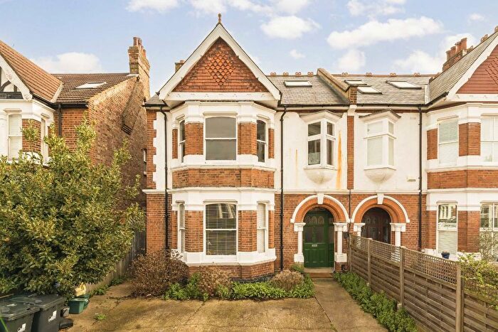 2 Bedroom Flat For Sale In Twyford Avenue, Acton, W3