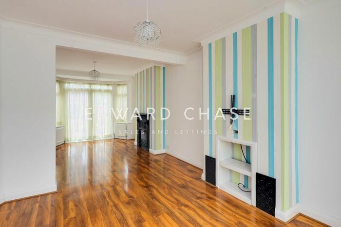 3 Bedroom Terraced House To Rent In Chadwell Avenue, Chadwell Heath, RM6