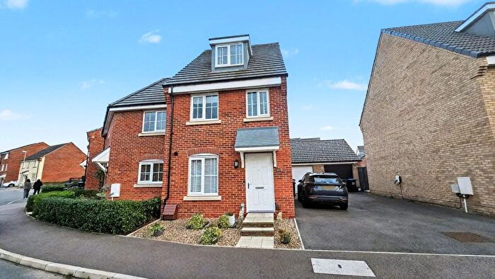 4 Bedroom Town House For Sale In Mayfly Road, Northampton, NN4