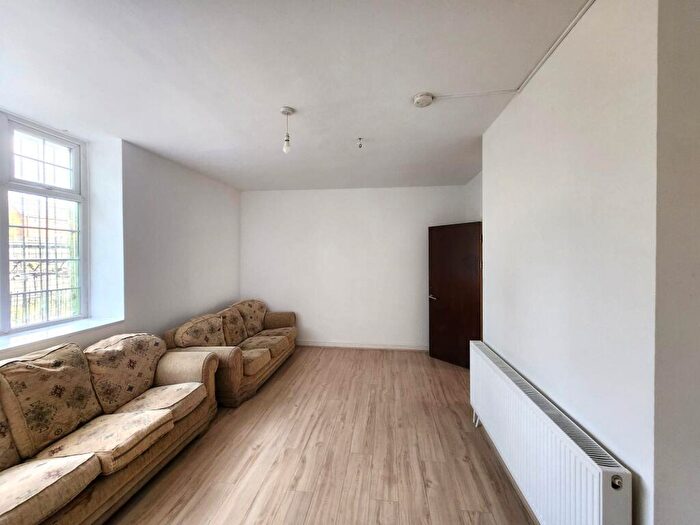 2 Bedroom Flat To Rent In Chapman Street, M18