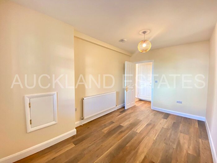 4 Bedroom Semi-detached House To Rent In Highview Gardens, Potters Bar, EN6