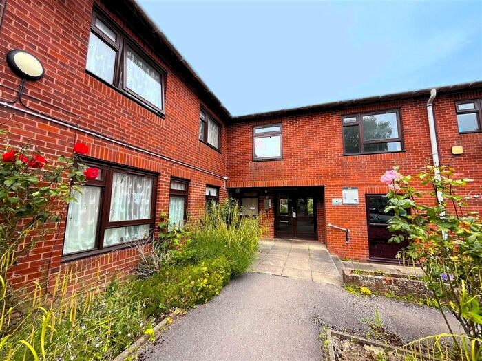 1 Bedroom Flat To Rent In Willow Glen, St Leonards On Sea, TN37