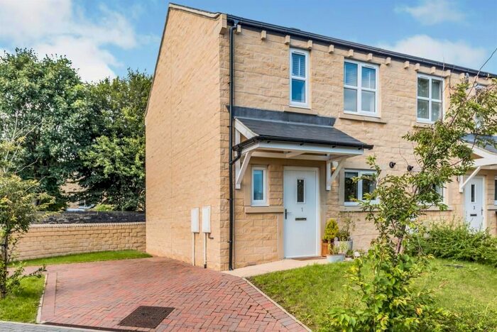 2 Bedroom End Of Terrace House To Rent In Britannia Gardens, Pudsey, LS28