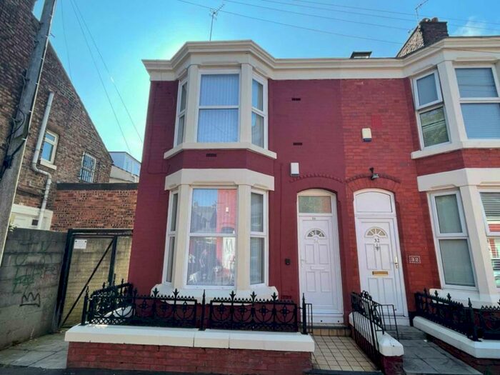 3 Bedroom House To Rent In Empress Road, Kensington, L7