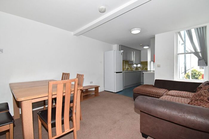 1 Bedroom Flat To Rent In Church Street, Falmouth, TR11