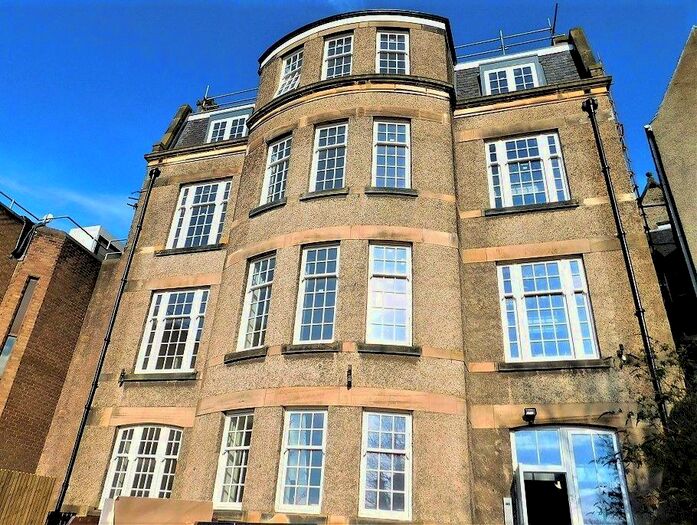 2 Bedroom Flat To Rent In B East Port, Dunfermline, KY12