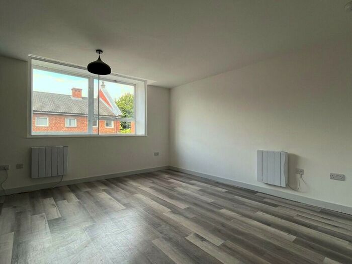 2 Bedroom Flat To Rent In Flat West Bars, Chesterfield, Derbyshire, S40