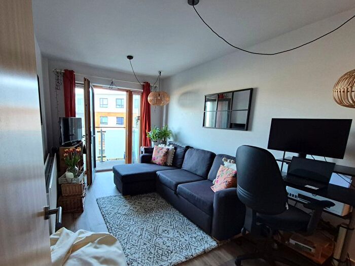 1 Bedroom Flat For Sale In Plough Close, London, NW10