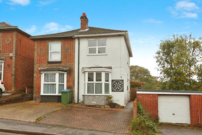 2 Bedroom End Of Terrace House For Sale In Weston Grove Road, Southampton, Hampshire, SO19