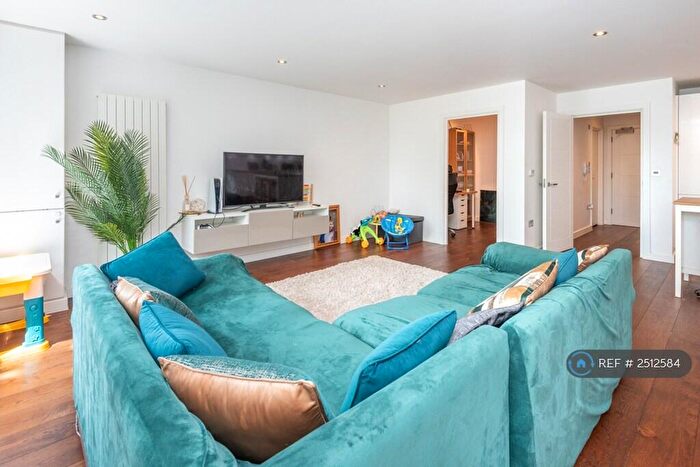 2 Bedroom Flat To Rent In Loren Apartments, London, E14