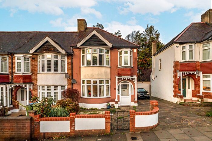 4 Bedroom End Terrace House For Sale In Chelsworth Drive, Plumstead, London, SE18
