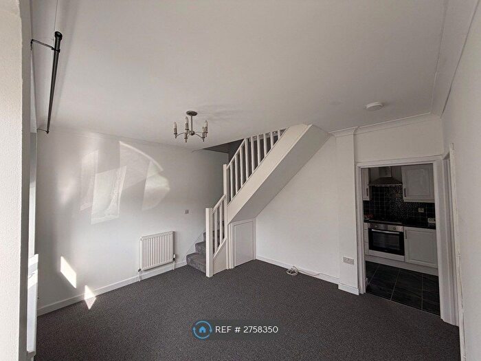 2 Bedroom End Terrace House To Rent In Hood Walk, Romford, RM7