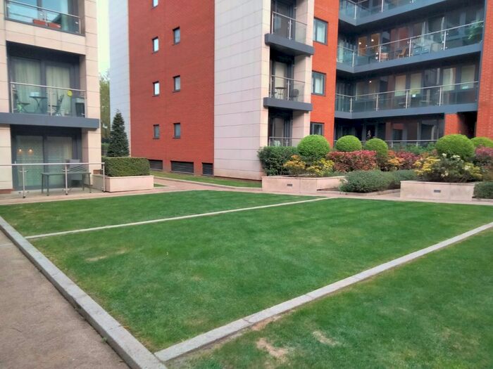 2 Bedroom Flat To Rent In Putney Hill, Putney, SW15