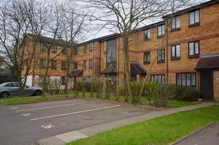 1 Bedroom Flat To Rent In Frankswood Avenue, Yiewsley, UB7