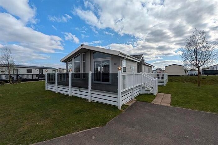 3 Bedroom Park Home For Sale In Sleaford Road, Tattershall, Lincoln, LN4