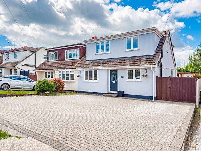 3 Bedroom Semi-Detached House For Sale In Eastcheap, Rayleigh, SS6