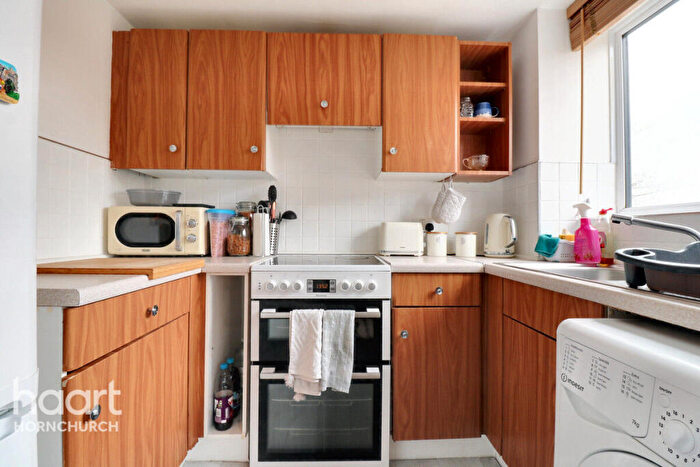 1 Bedroom Flat For Sale In Hutchins Close, Hornchurch, RM12