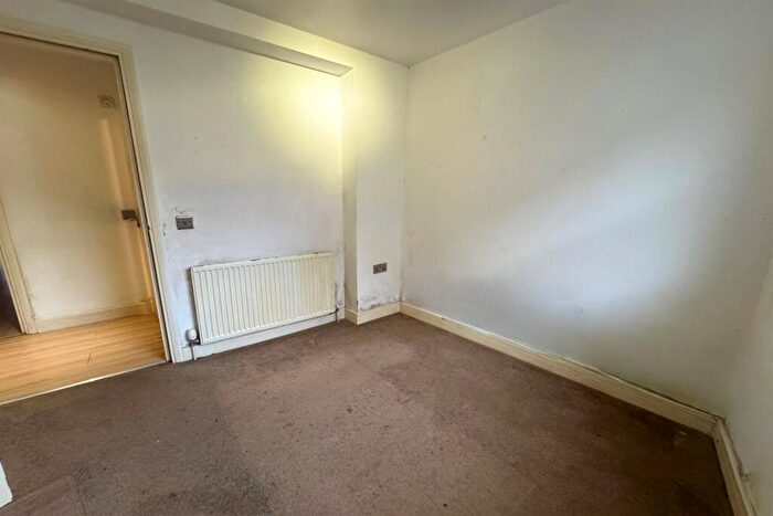 2 Bedroom Apartment To Rent In Mountgrove Road, N5