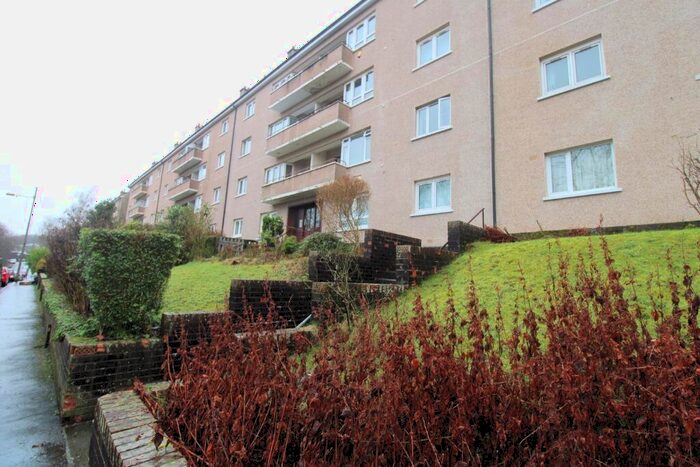 2 Bedroom Flat To Rent In Barrmill Road, Glasgow, G43