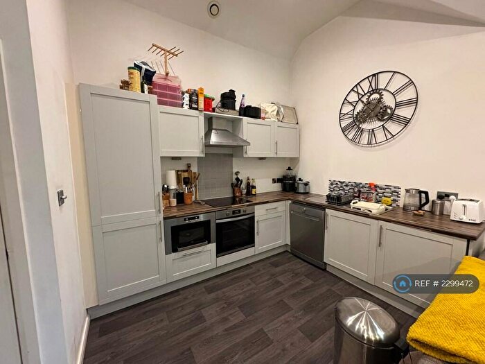 2 Bedroom Flat To Rent In The Green, Bingley, BD16