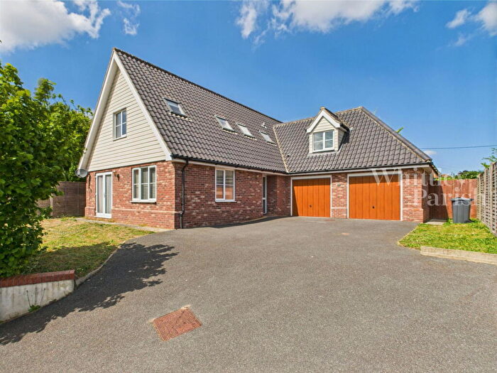 4 Bedroom Chalet For Sale In Olive Avenue, Newton Flotman, NR15