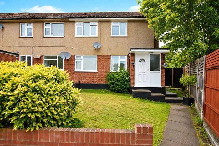 2 Bedroom Maisonette For Sale In Lea Vale, Dartford, DA1