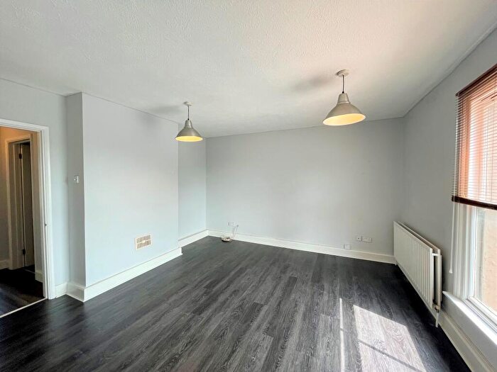 1 Bedroom Apartment To Rent In Brighton Road, Redhill, RH1