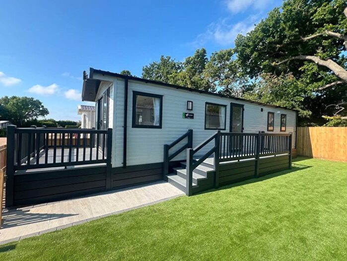 2 Bedroom Mobile/park Home For Sale In The Oaks Caravan Park, Chapel Road, Bucklesham, Ipswich, IP10