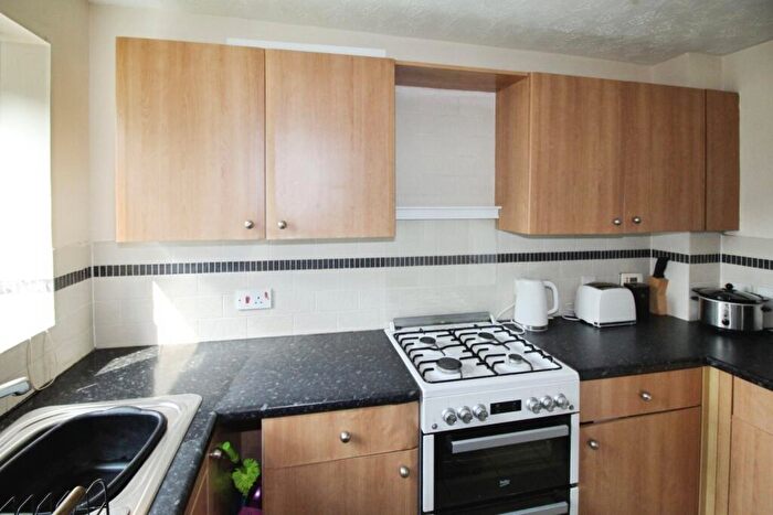 2 Bedroom Semi-Detached House For Sale In Ibbetson Road, Churwell, Morley, Leeds, LS27