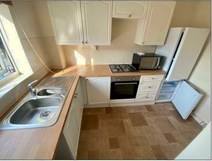 2 Bedroom Apartment To Rent In Lightwater, Surrey, GU18