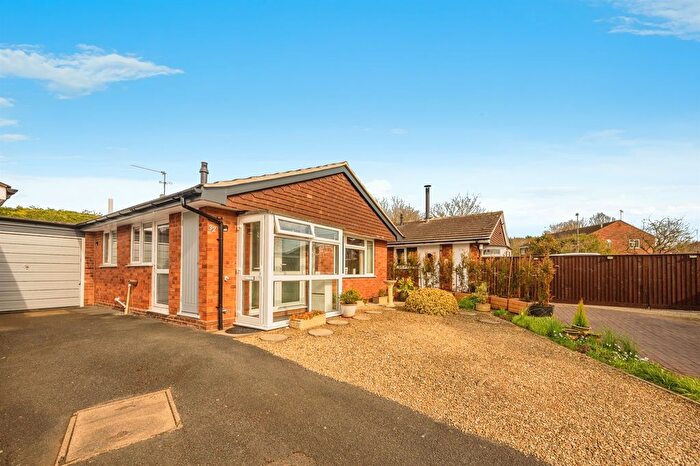 2 Bedroom Detached Bungalow For Sale In Sycamore Avenue, Evesham, WR11
