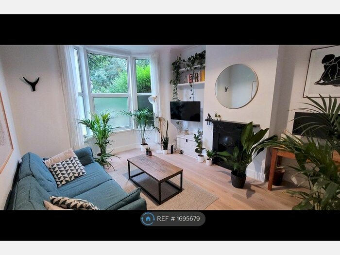 2 Bedroom Flat To Rent In Leyton, London, E10