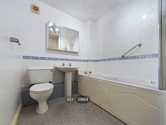 2 Bedroom Flat To Rent In Galleon Court, Hull, HU9