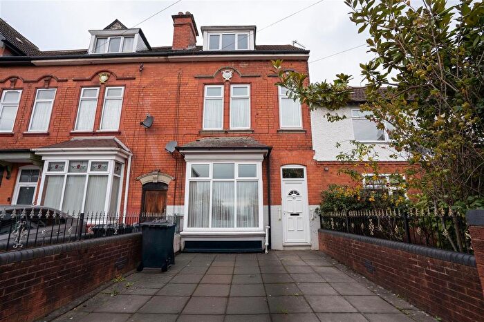 4 Bedroom Town House For Sale In Showell Green Lane, Birmingham, B11