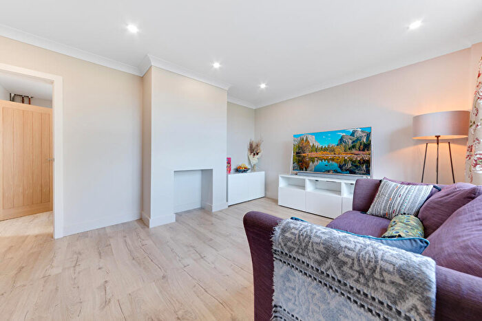 3 Bedroom End Of Terrace House For Sale In Goldingham Avenue, Loughton, IG10