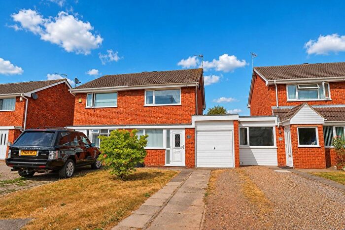2 Bedroom Semi-Detached House For Sale In Dale End Close, Hinckley, LE10