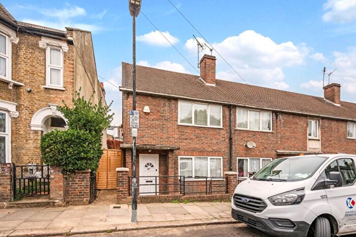 2 Bedroom House To Rent In Winchelsea Road, London, N17